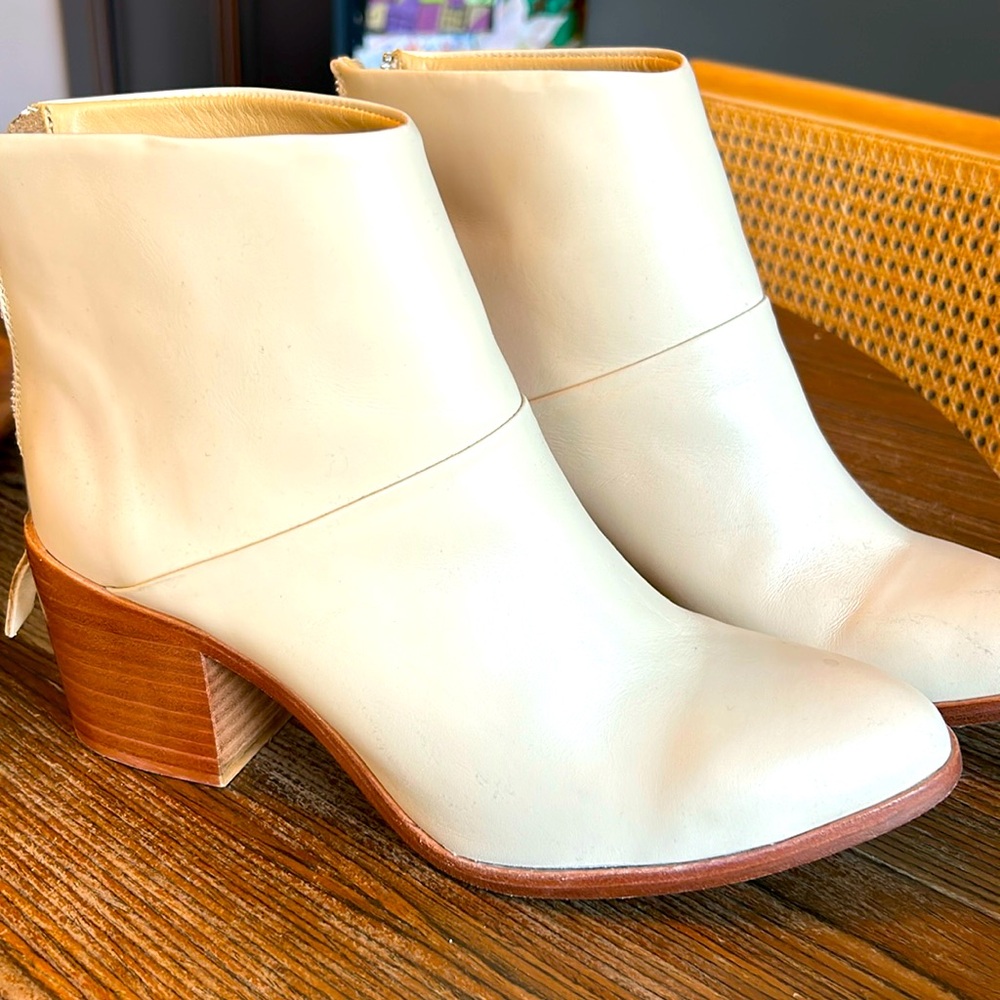 Nisolo creme booties, like new used maximum 4 times